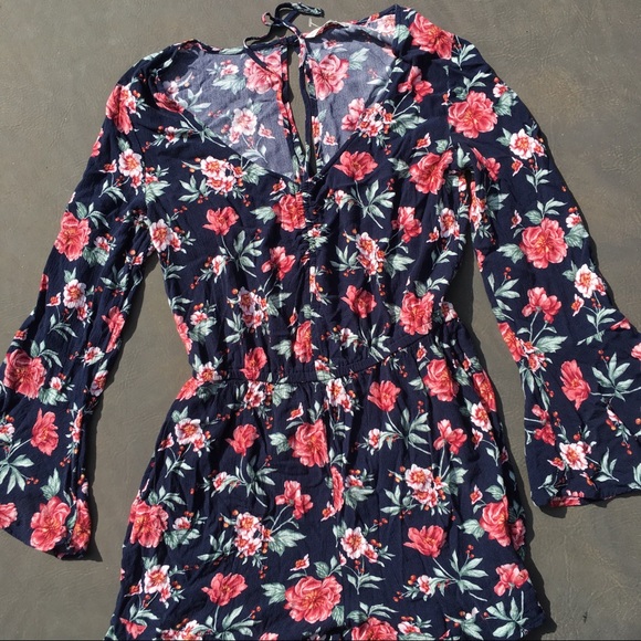 - American Eagle Outfitters Long Sleeve Romp… - Picture 2 of 6